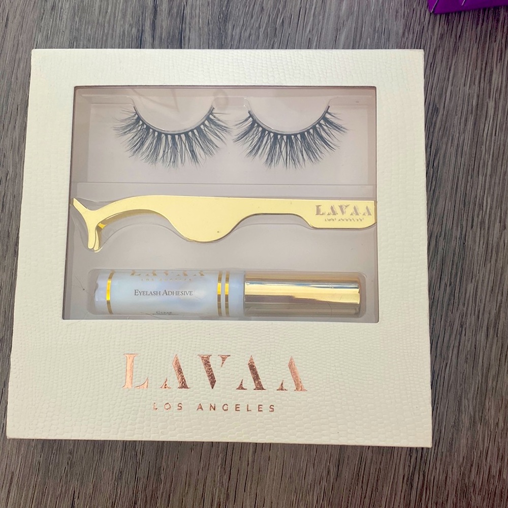 LAVAA Flirty Lash Set - 3D Mink Lashes